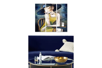 Canvastavla i trä 3-delar 50x70 cm - Eftertänksam kvinna med hatt i en gul klänning - Mörkblå / Gul / Vit - Inredning - Tavlor & posters - Canvastavla
