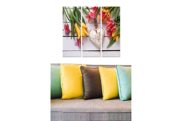 Canvastavla i trä 3-delar 50x70 cm - Färgglad bukett av tulpaner med ett hjärta i mitten - Rosa / Gul / Grön - Inredning - Tavlor & posters - Canvastavla