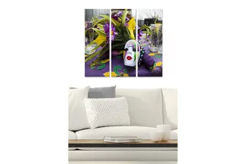 Canvastavla i trä 3-delar 50x70 cm - Färgglad festlig dukning med en mask och blommor - Lila / Gul / Grön - Inredning - Tavlor & posters - Canvastavla