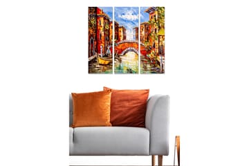 Canvastavla i trä 3-delar 50x70 cm - Färgglad kanal med byggnader och en båt - Röd / Grön / Blå - Inredning - Tavlor & posters - Canvastavla