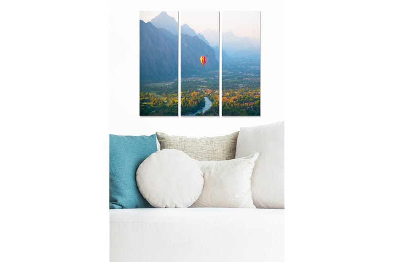 Canvastavla i trä 3-delar 50x70 cm - Färgglad luftballong över en vacker dal med berg i bakgrunden - Grön / Blå / Orange - Inredning - Tavlor & posters - Canvastavla