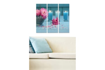 Canvastavla i trä 3-delar 50x70 cm - Färgrik bukett av blommor i en skål med ljus i bakgrunden - Rosa / Blå / Grön - Inredning - Tavlor & posters - Canvastavla