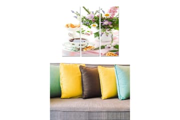 Canvastavla i trä 3-delar 50x70 cm - Färgrik bukett av blommor med en kopp te och vafflor - Lila / Rosa / Grön - Inredning - Tavlor & posters - Canvastavla