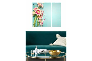Canvastavla i trä 3-delar 50x70 cm - Färgrik bukett av blommor på en ljusblå bakgrund - Rosa / Grön / Ljusblå - Inredning - Tavlor & posters - Canvastavla