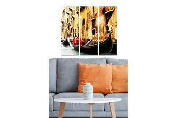 Canvastavla i trä 3-delar 50x70 cm - Gondoler i en venetiansk kanal med färgglada kläder - Guld / Röd / Svart - Inredning - Tavlor & posters - Canvastavla