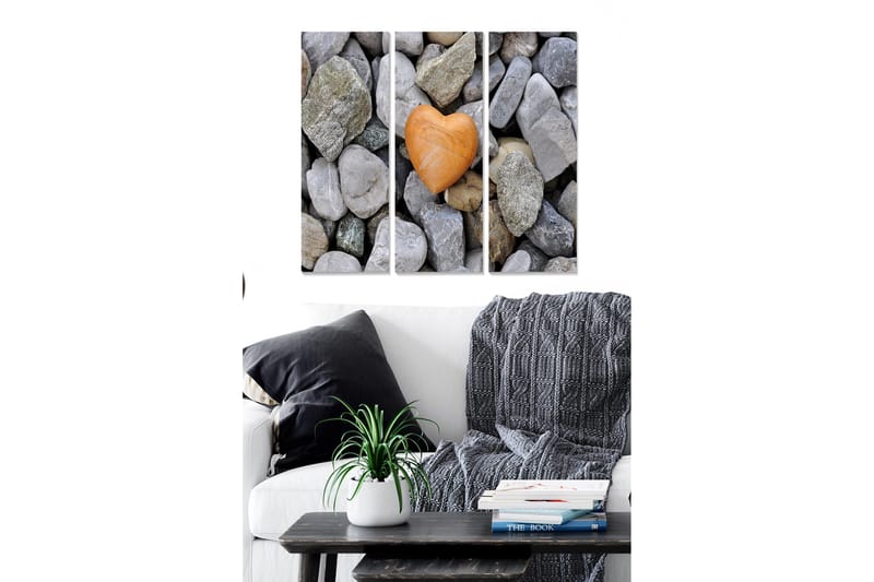 Canvastavla i trä 3-delar 50x70 cm - Hjärta format av en sten bland gråa klippblock, Grå / Beige / Orange