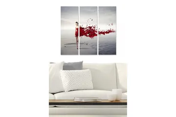 Canvastavla i trä 3-delar 50x70 cm - Kvinna i röd klänning som står vid vattnet med färgexplosion av röd vätska - Röd / Grå / Beige - Inredning - Tavlor & posters - Canvastavla