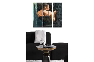 Canvastavla i trä 3-delar 50x70 cm - Kvinnlig silhuett som vänder ryggen mot betraktaren och håller en cigarett - Mörkblå / Hudfärg / Svart - Inredning - Tavlor & posters - Canvastavla