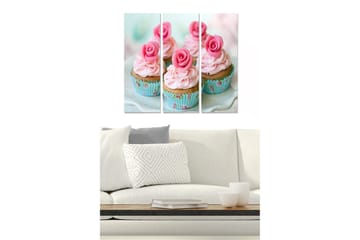 Canvastavla i trä 3-delar 50x70 cm - Läckra cupcakes med rosa grädde och rosor på toppen - Rosa / Ljusblå / Beige - Inredning - Tavlor & posters - Canvastavla