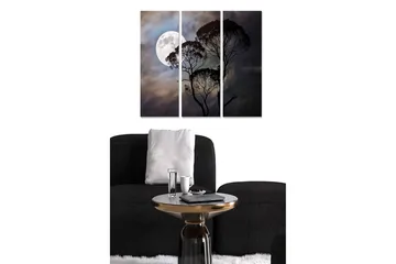 Canvastavla i trä 3-delar 50x70 cm - Måne som lyser över silhuetter av träd i en dramatisk himmel - Mörkblå / Svart / Grå - Inredning - Tavlor & posters - Canvastavla