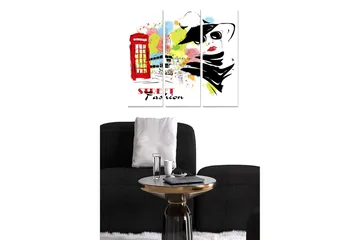 Canvastavla i trä 3-delar 50x70 cm - Modeinspirerad illustration med en kvinna i hatt och en röd telefonkiosk - Röd / Svart / Gul - Inredning - Tavlor & posters - Canvastavla
