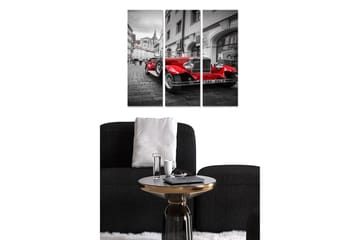 Canvastavla i trä 3-delar 50x70 cm - Röd klassisk bil på en gammal stadsgata - Röd / Svart / Grå - Inredning - Tavlor & posters - Canvastavla