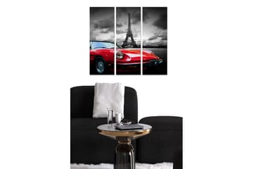 Canvastavla i trä 3-delar 50x70 cm - Röd sportbil framför Eiffeltornet i en dramatisk svartvit miljö - Röd / Svart / Grå - Inredning - Tavlor & posters - Canvastavla