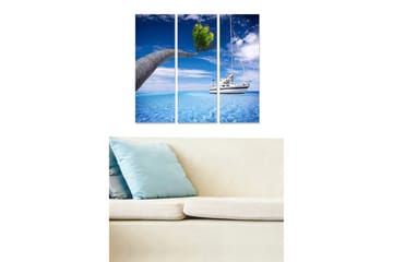 Canvastavla i trä 3-delar 50x70 cm - Segelbåt på ett klart blått hav med en palm som sträcker sig ut över vattnet - Blå / Grön / Vit - Inredning - Tavlor & posters - Canvastavla