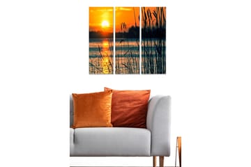 Canvastavla i trä 3-delar 50x70 cm - Solnedgång över en spegelblanka sjö med gräs i förgrunden - Orange / Mörkblå / Guld - Inredning - Tavlor & posters - Canvastavla