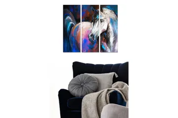 Canvastavla i trä 3-delar 50x70 cm - Ståtlig häst i dynamisk komposition - Blå / Vit / Rosa - Inredning - Tavlor & posters - Canvastavla