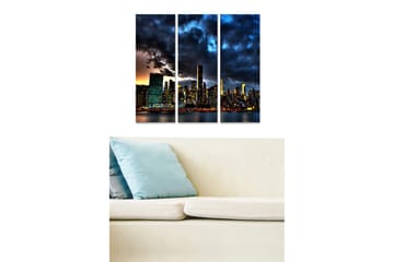 Canvastavla i trä 3-delar 50x70 cm - Stadssilhuett vid skymning med dramatiska moln - Mörkblå / Grön / Orange - Inredning - Tavlor & posters - Canvastavla