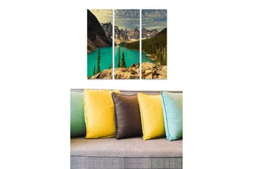 Canvastavla i trä 3-delar 50x70 cm - Storslagen fjällsjö omgiven av majestätiska berg och grönskande träd - Turkos / Grön / Brun - Inredning - Tavlor & posters - Canvastavla