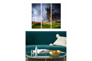 Canvastavla i trä 3-delar 50x70 cm - Storslagen landskapsvy med ett ensamt träd på en grön kulle under dramatiska moln - Grön / Mörkblå / Orange - Inredning - Tavlor & posters - Canvastavla