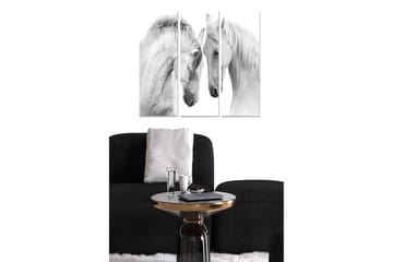 Canvastavla i trä 3-delar 50x70 cm - Två eleganta vita hästar som står nära varandra - Vit / Grå - Inredning - Tavlor & posters - Canvastavla