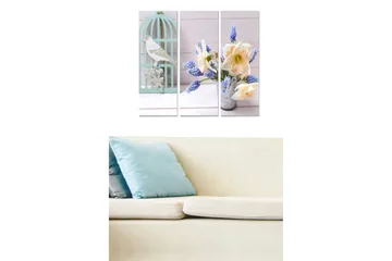 Canvastavla i trä 3-delar 50x70 cm - Vacker bukett av blommor med en fågel i bur - Ljusblå / Vit / Gul - Inredning - Tavlor & posters - Canvastavla