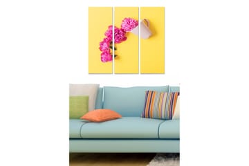 Canvastavla i trä 3-delar 50x70 cm - Vacker bukett av rosa blommor i en vit kanna mot en gul bakgrund - Rosa / Gul - Inredning - Tavlor & posters - Canvastavla