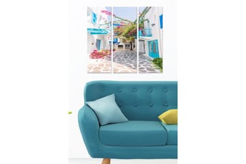 Canvastavla i trä 3-delar 50x70 cm - Vacker gränd med vita hus och bougainvillea i blomning - Vit / Blå / Rosa - Inredning - Tavlor & posters - Canvastavla