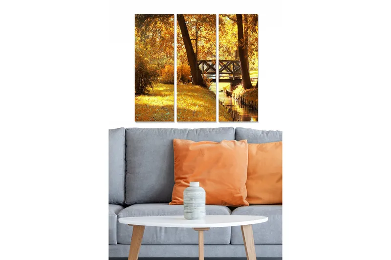 Canvastavla i trä 3-delar 50x70 cm - Vacker höstlandskap med en bro över en stilla bäck, Guldorange / Grön / Brun