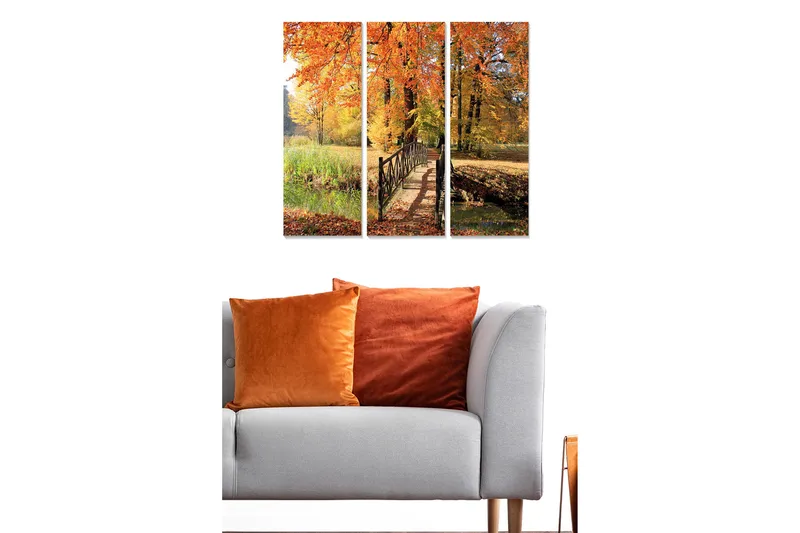 Canvastavla i trä 3-delar 50x70 cm - Vacker höstlandskap med färgglada träd och en bro över en stilla vattenyta - Orange / Gult / Grönt - Inredning - Tavlor & posters - Canvastavla