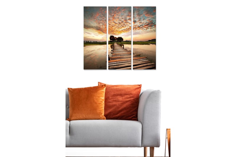 Canvastavla i trä 3-delar 50x70 cm - Vacker solnedgång över en träbro som sträcker sig över stilla vatten - Orange / Blå / Grön - Inredning - Tavlor & posters - Canvastavla