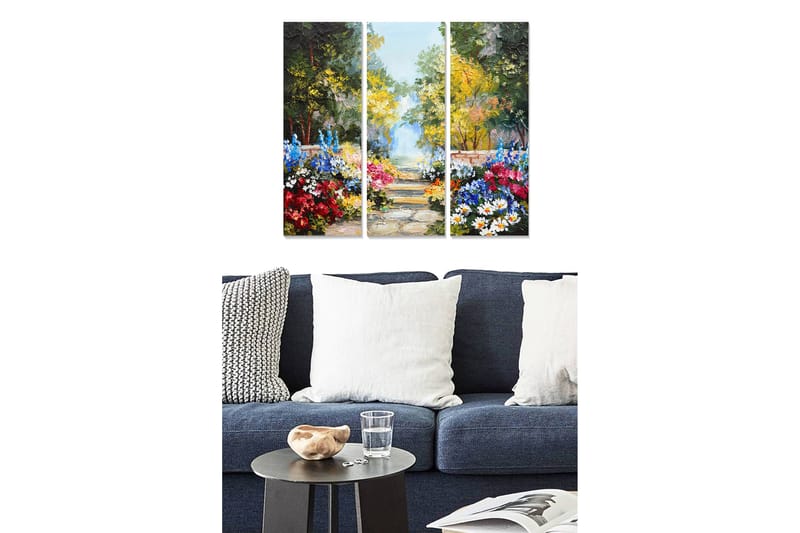 Canvastavla i trä 3-delar 50x70 cm - Vacker trädgård med färgglada blommor och en stenlagd gång - Grön / Blå / Röd - Inredning - Tavlor & posters - Canvastavla
