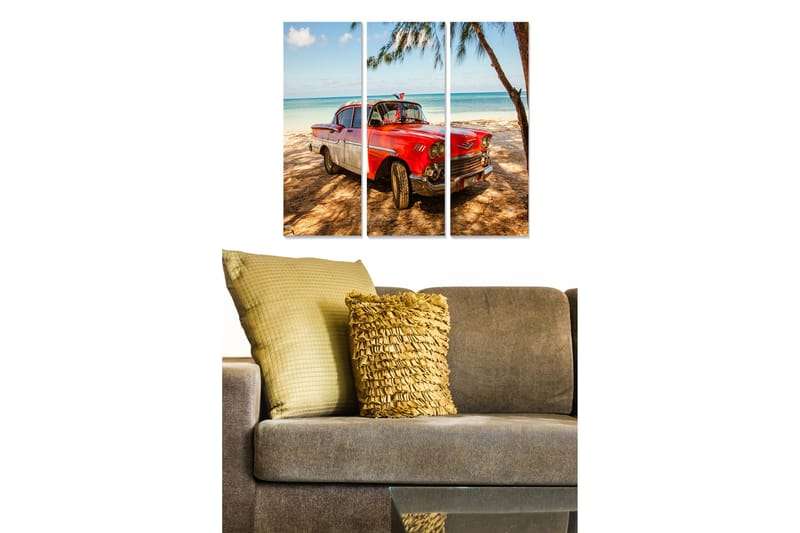 Canvastavla i trä 3-delar 50x70 cm - Vintage bil på en strand med palmer i bakgrunden, Röd / Vit / Blå