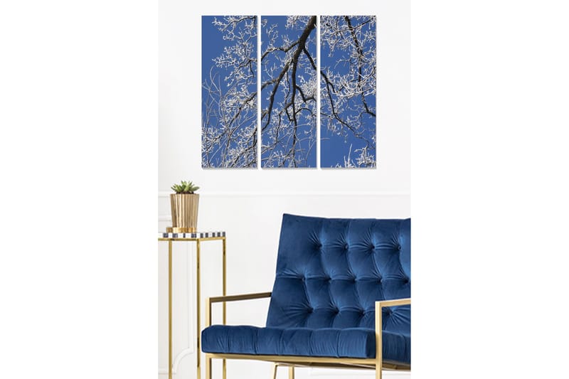 Canvastavla i trä 3-delar 50x70 cm - Vinterlandskap med frostiga grenar mot en klar blå himmel, Blå / Vit