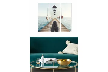 Canvastavla i trä 3-delar 50x70 cm - Person som håller upp en spegel framför en brygga vid havet - Blå / Beige / Svart - Inredning - Tavlor & posters - Canvastavla