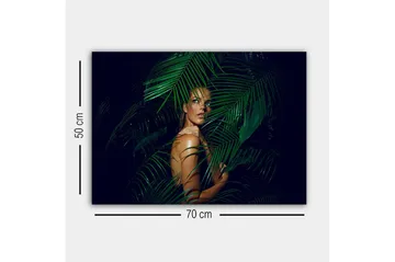 Canvastavla - Kvinna delvis dold bakom gröna palmblad - Mörkgrön / Hudton / Svart - Inredning - Tavlor & posters - Canvastavla