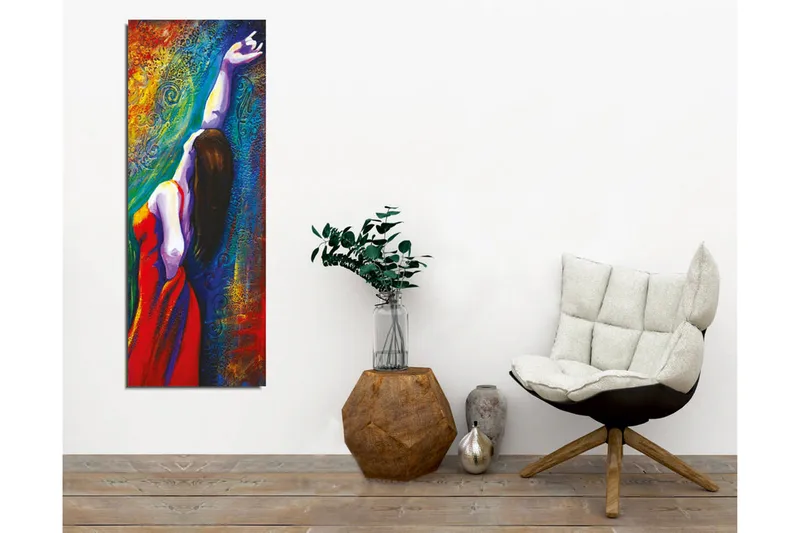 Canvastavla - Kvinna i röd klänning som sträcker ut sin arm mot en färgglad bakgrund - Röd / Blå / Grön - Inredning - Tavlor & posters - Canvastavla