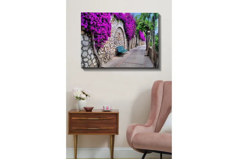 Canvastavla - Lummig gångväg omgiven av blommande bougainvillea - Lila / Grå / Grön - Inredning - Tavlor & posters - Canvastavla