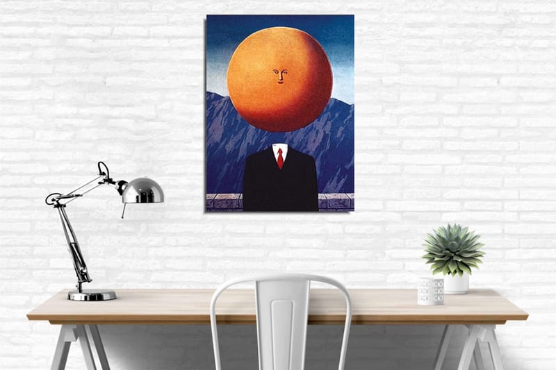 Canvastavla - Människa med ett solformat huvud i en surrealistisk landskapsscen - Orange / Mörkblå / Svart - Inredning - Tavlor & posters - Canvastavla