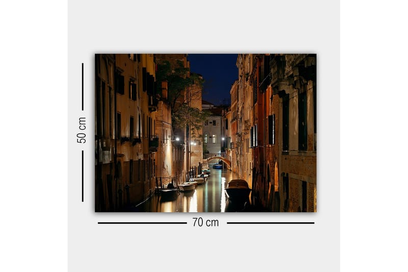 Canvastavla - Mörk kanal med båtar i en romantisk venetiansk miljö - Mörkblå / Beige / Svart - Inredning - Tavlor & posters - Canvastavla