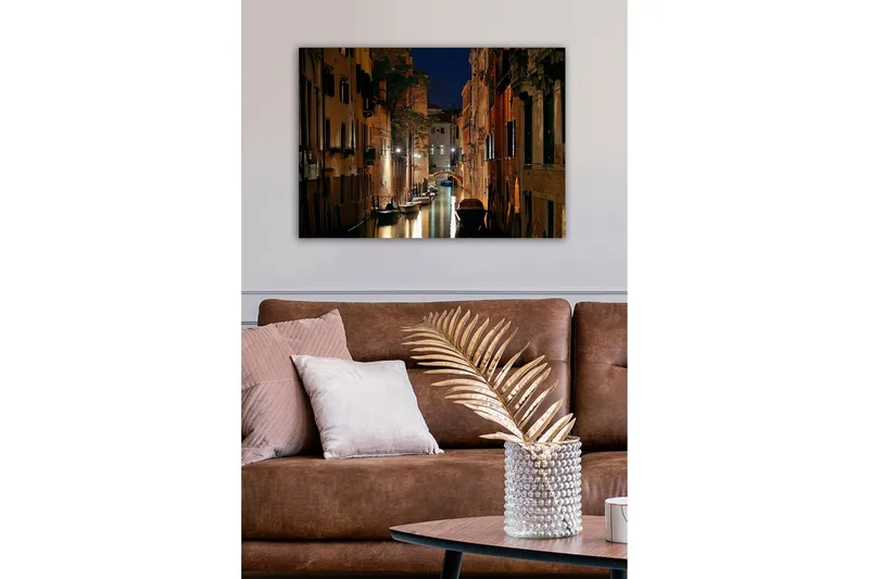 Canvastavla - Mörk kanal med båtar i en romantisk venetiansk miljö - Mörkblå / Beige / Svart - Inredning - Tavlor & posters - Canvastavla