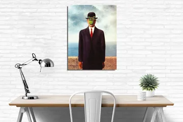 Canvastavla - Mannen med äpple framför ansiktet i kostym och hatt - Mörkblå / Grön / Svart - Inredning - Tavlor & posters - Canvastavla