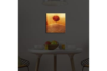 Canvastavla med LED-belysning 28x28 cm - Ensam röd träd på en gyllene kulle - Röd / Guld / Beige - Inredning - Tavlor & posters - Canvastavla