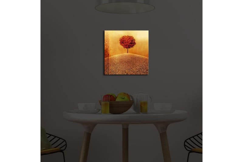 Canvastavla med LED-belysning 28x28 cm - Ensam röd träd på en gyllene kulle - Röd / Guld / Beige - Inredning - Tavlor & posters - Canvastavla