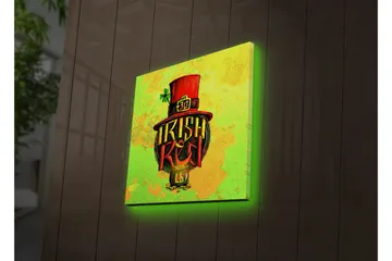 Canvastavla med LED-belysning 28x28 cm - Färgglad illustration av en irländsk hatt med text och klöverblad - Grön / Röd / Gul - Inredning - Tavlor & posters - Canvastavla