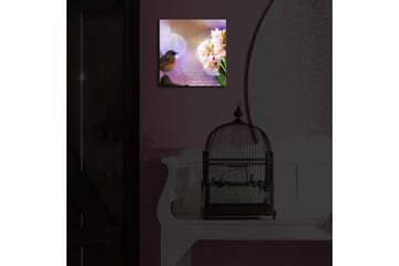 Canvastavla med LED-belysning 28x28 cm - Fågel på en gren med blommor i fokus - Rosa / Grön / Lila - Inredning - Tavlor & posters - Canvastavla
