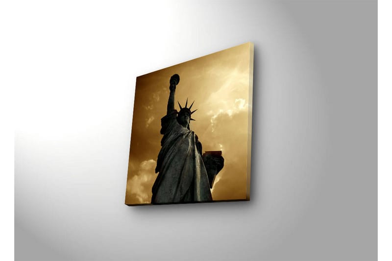 Canvastavla med LED-belysning 28x28 cm - Frihetsgudinnan i majestätisk pose mot en dramatisk himmel - Guld / Grå / Svart - Inredning - Tavlor & posters - Canvastavla