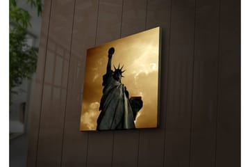 Canvastavla med LED-belysning 28x28 cm - Frihetsgudinnan i majestätisk pose mot en dramatisk himmel - Guld / Grå / Svart - Inredning - Tavlor & posters - Canvastavla