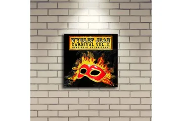 Canvastavla med LED-belysning 28x28 cm - Mask med färgglada detaljer och flammande bakgrund - Röd / Orange / Svart - Inredning - Tavlor & posters - Canvastavla