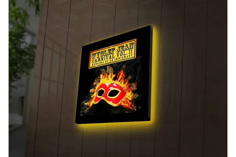 Canvastavla med LED-belysning 28x28 cm - Mask med färgglada detaljer och flammande bakgrund - Röd / Orange / Svart - Inredning - Tavlor & posters - Canvastavla