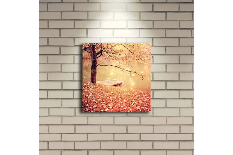 Canvastavla med LED-belysning 28x28 cm - Vacker höstscen med ett träd och en båt vid en spegelblanka sjö - Orange / Guld / Brun - Inredning - Tavlor & posters - Canvastavla